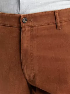 pantalon chic et confortable homme fort