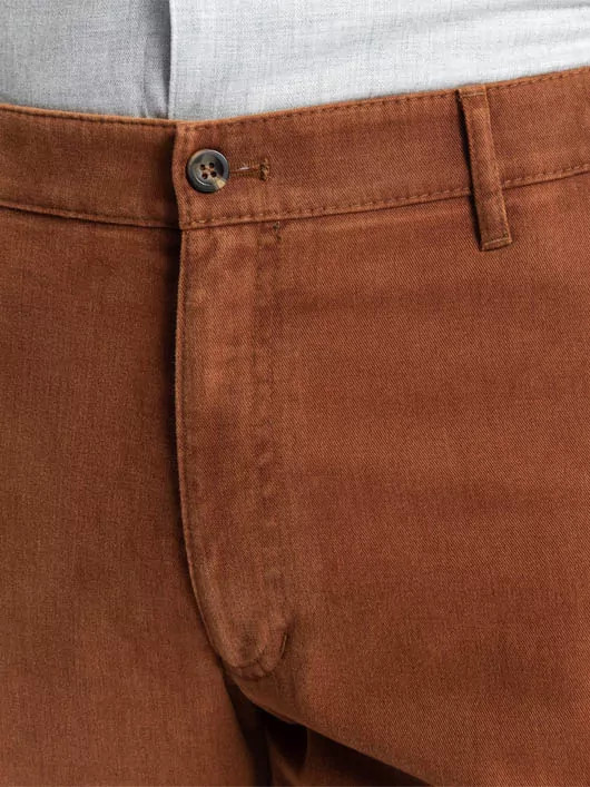 pantalon chic et confortable homme fort