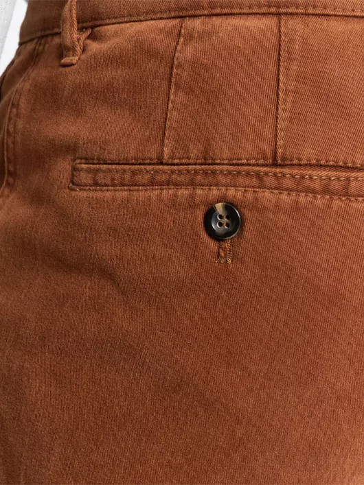 pantalon chic et confortable homme fort